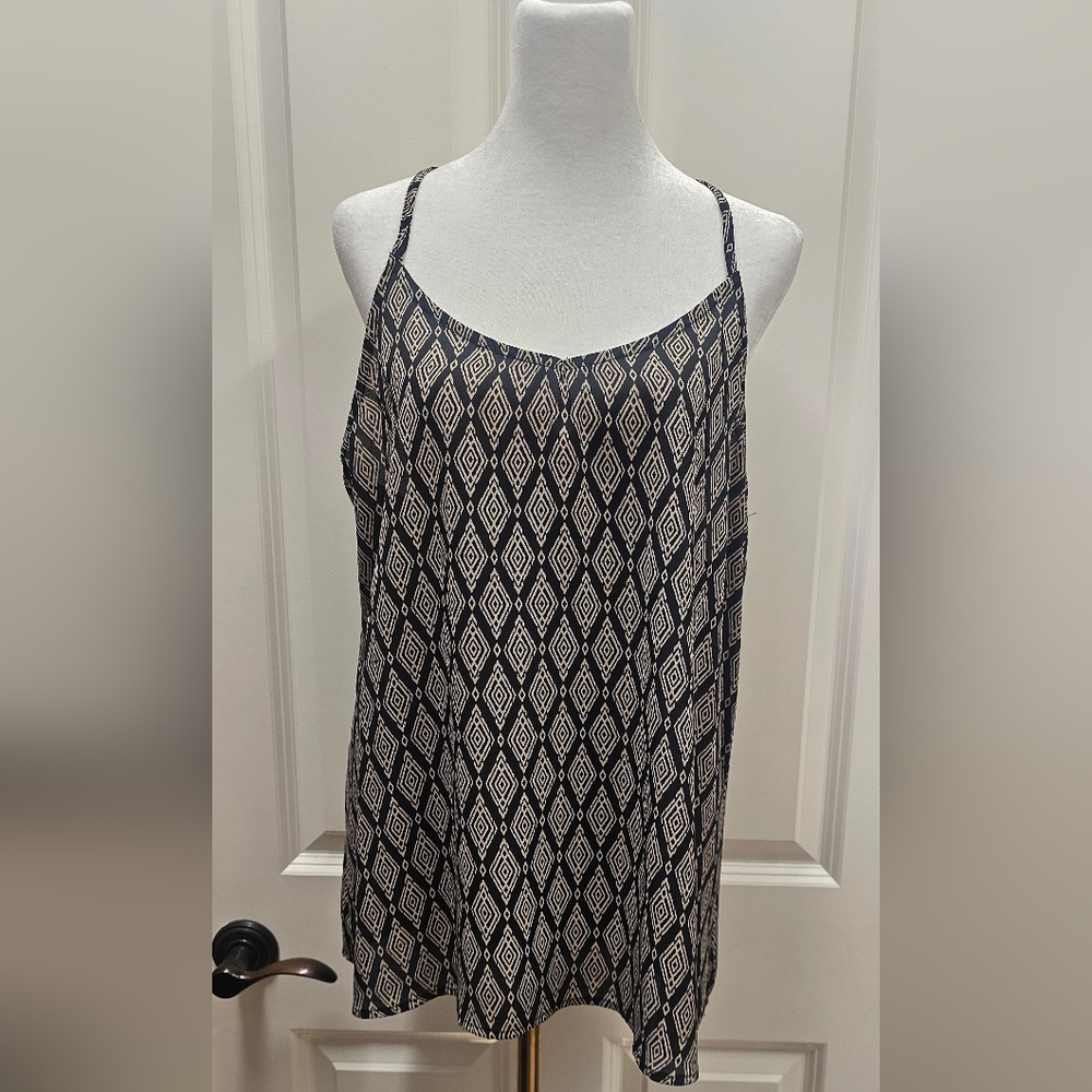 Women's Black and White Patterned Top